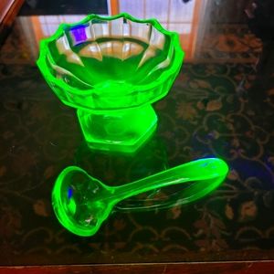 Depression glass bowl with small ladle